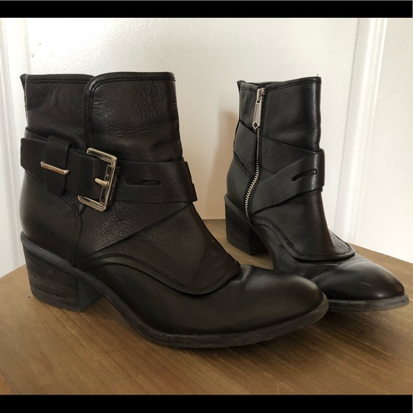 Donald J Pliner “Diem” black leather ankle boots - Picture 1 of 5
